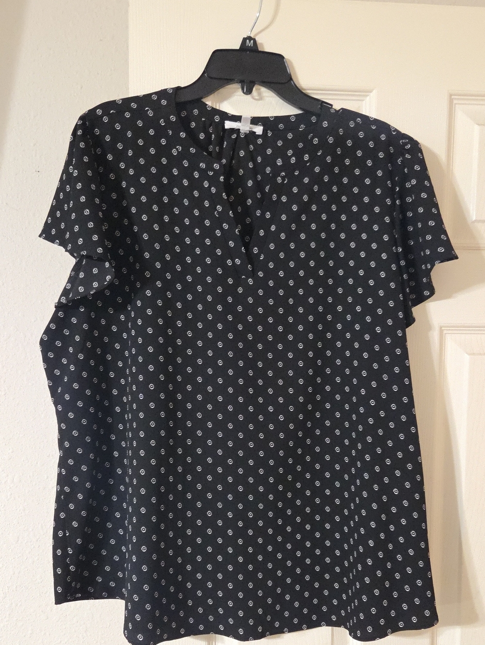 Maurices Black With White Flowers Flutter Sleeve Top